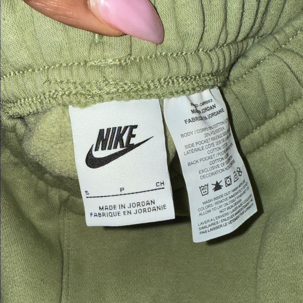Nike Sportswear Essentials Fleece Shorts - Picture 2 of 13